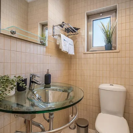 Sunny House With Jacuzzi And Pool By Hostwise Hébergement de vacances *