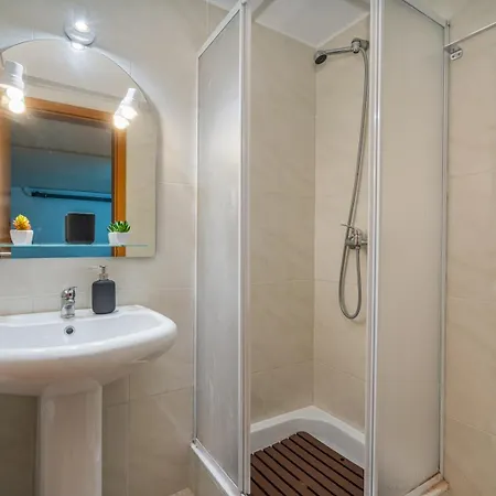 Sunny House With Jacuzzi And Pool By Hostwise Σπίτι διακοπών *