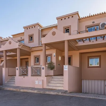 Sunny House With Jacuzzi And Pool By Hostwise Hébergement de vacances *