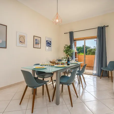 Sunny House With Jacuzzi And Pool By Hostwise Casa de Férias