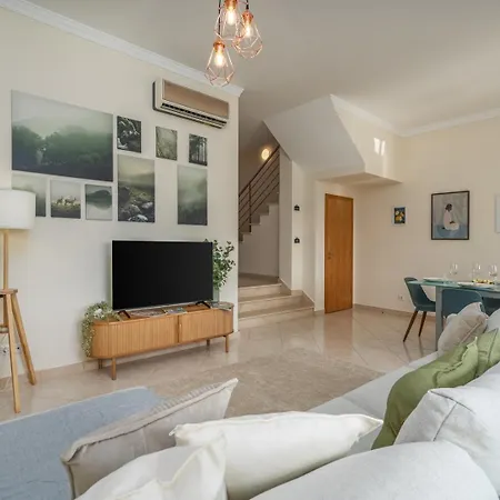 Sunny House With Jacuzzi And Pool By Hostwise Hébergement de vacances *