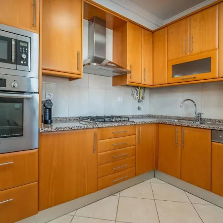 Hébergement de vacances Sunny House With Jacuzzi And Pool By Hostwise Albufeira