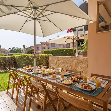 Sunny House With Jacuzzi And Pool By Hostwise