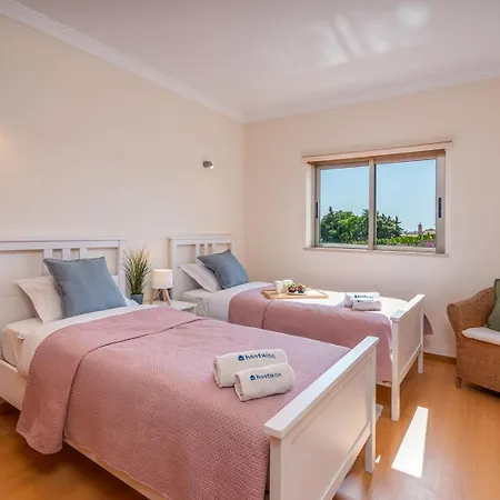 Sunny House With Jacuzzi And Pool By Hostwise Casa de Férias