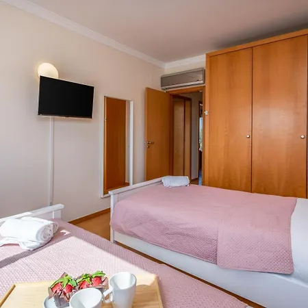 Sunny House With Jacuzzi And Pool By Hostwise * Albufeira