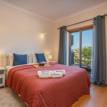 Hébergement de vacances Sunny House With Jacuzzi And Pool By Hostwise *