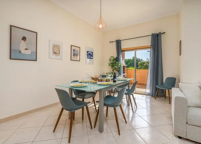 Sunny House With Jacuzzi And Pool By Hostwise Vakantiehuis