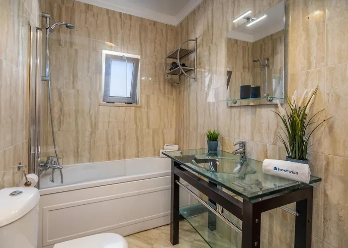 Sunny House With Jacuzzi And Pool By Hostwise Vakantiehuis Albufeira