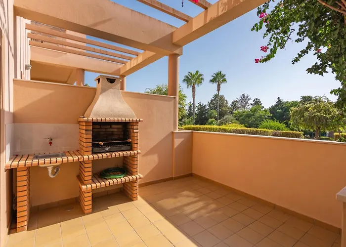 Sunny House With Jacuzzi And Pool By Hostwise *