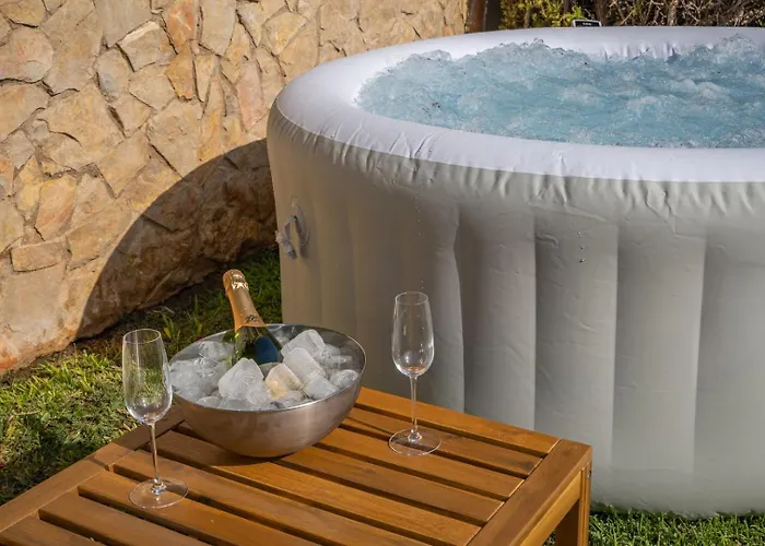 Sunny House With Jacuzzi And Pool By Hostwise Albufeira