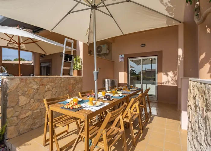 Vakantiehuis Sunny House With Jacuzzi And Pool By Hostwise Albufeira