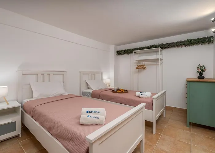 Sunny House With Jacuzzi And Pool By Hostwise Albufeira