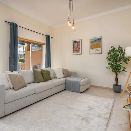 Sunny House With Jacuzzi And Pool By Hostwise *