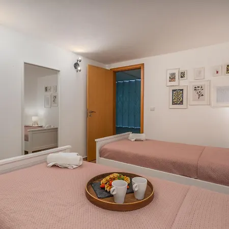 Сasa de vacaciones Sunny House With Jacuzzi And Pool By Hostwise *