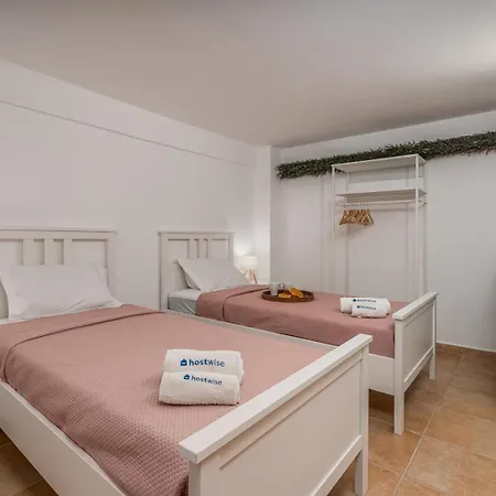 Sunny House With Jacuzzi And Pool By Hostwise Albufeira