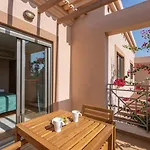 Semesterbostad Sunny House With Jacuzzi And Pool By Hostwise