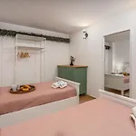 Sunny House With Jacuzzi And Pool By Hostwise