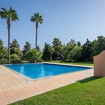 Semesterbostad Sunny House With Jacuzzi And Pool By Hostwise Albufeira