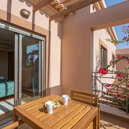 Dom wakacyjny Sunny House With Jacuzzi And Pool By Hostwise